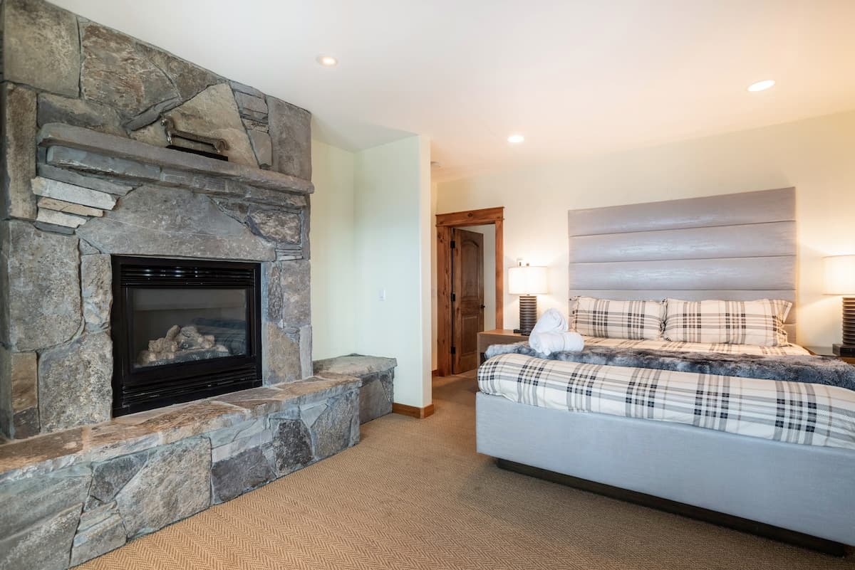 9BR Tahoe Villa Spa, Sauna, Ski-In Access - Photo 4