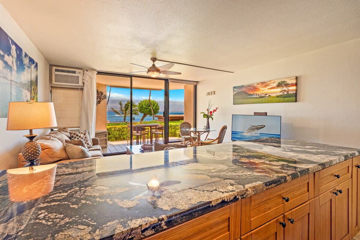Condo in Wailuku · ★4.71 · 1 bedroom · 3 beds · 1 bath - Photo 3