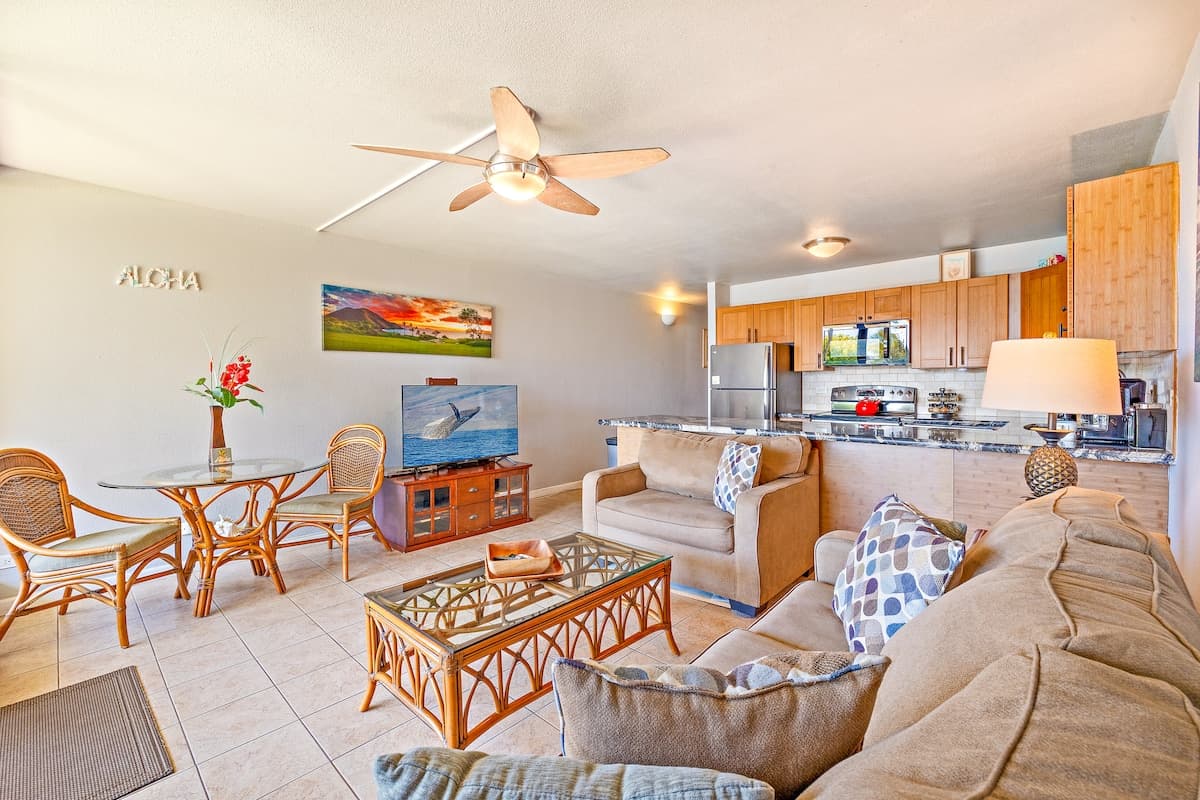 Condo in Wailuku · ★4.71 · 1 bedroom · 3 beds · 1 bath - Photo 5