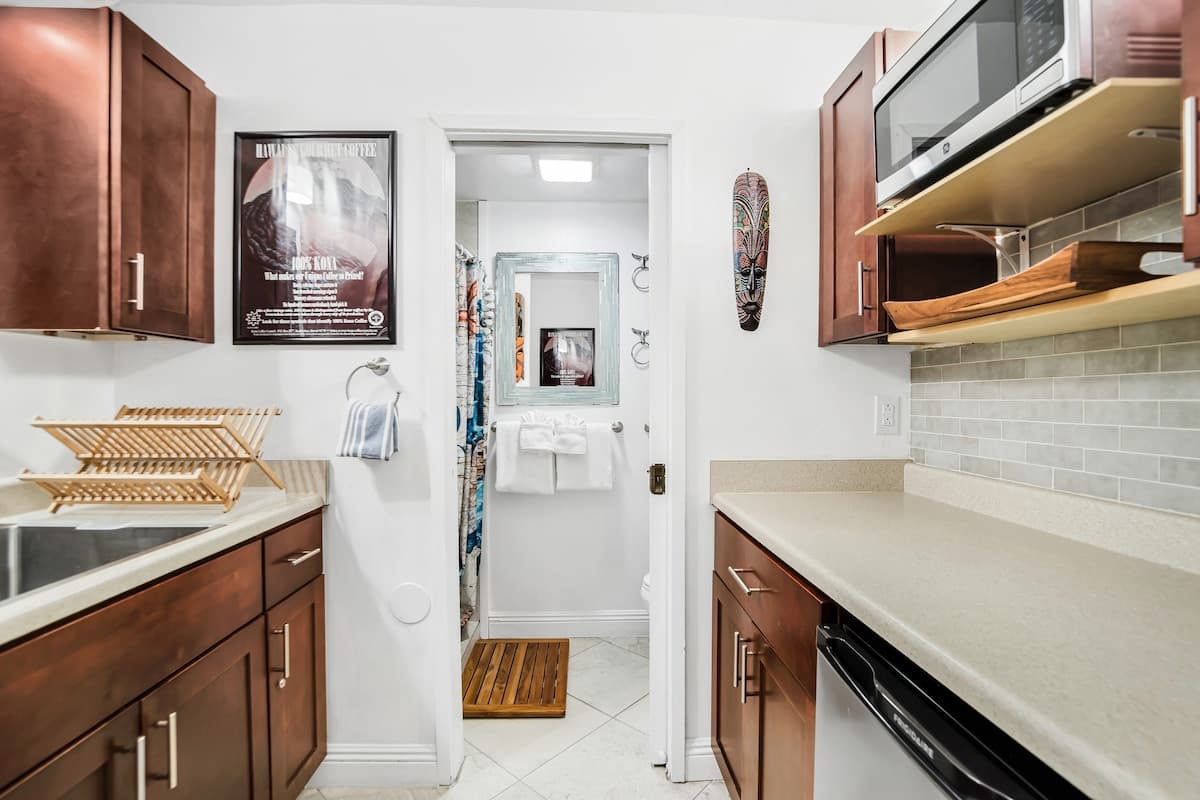 Condo in Kailua-Kona · ★4.79 · 1 bedroom · 2 beds · 1 bath - Photo 5