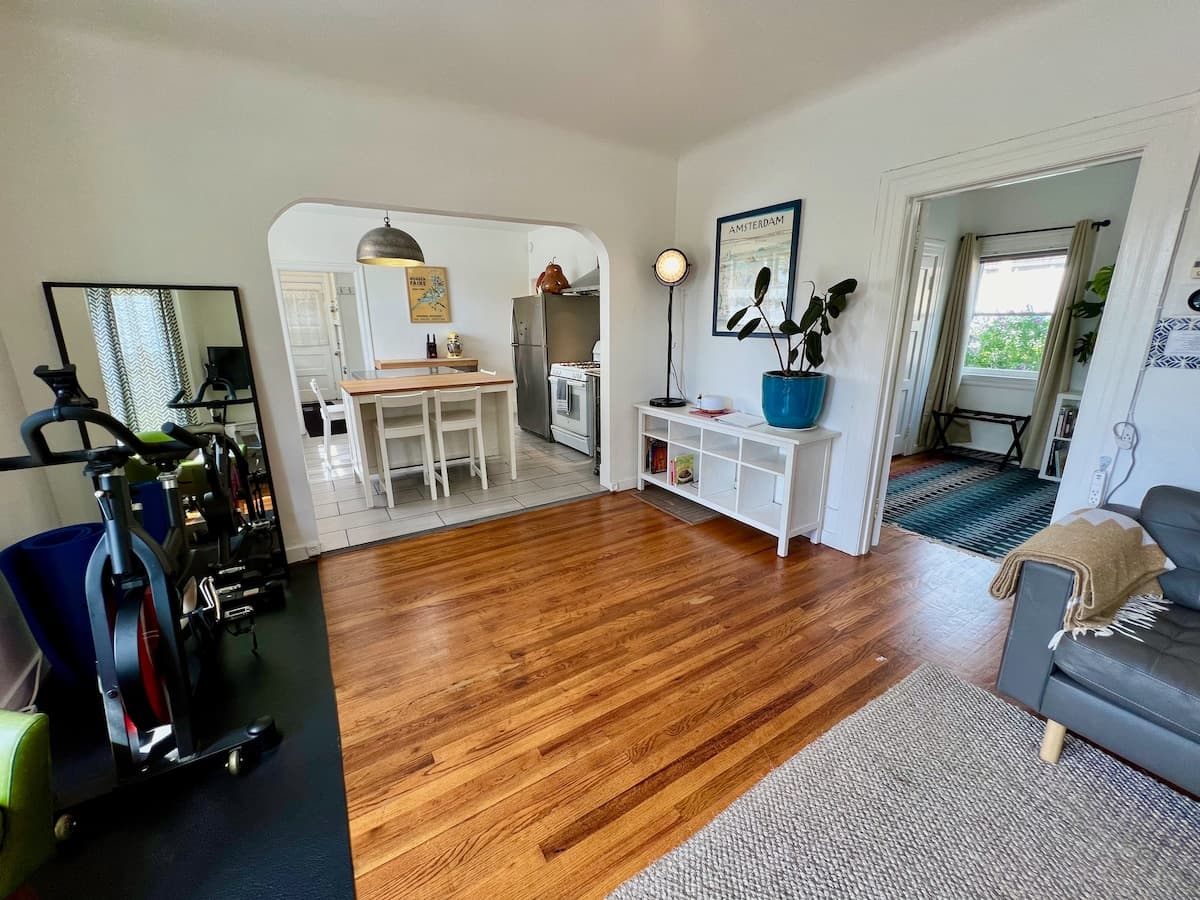 Cozy 3BR Near Tech HQs, SCU & SJC Airport - Photo 4