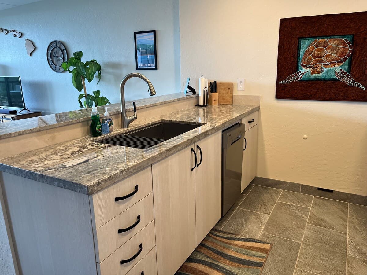 Condo in Kailua-Kona · ★5.0 · 1 bedroom · 1 bed · 2 baths - Photo 4