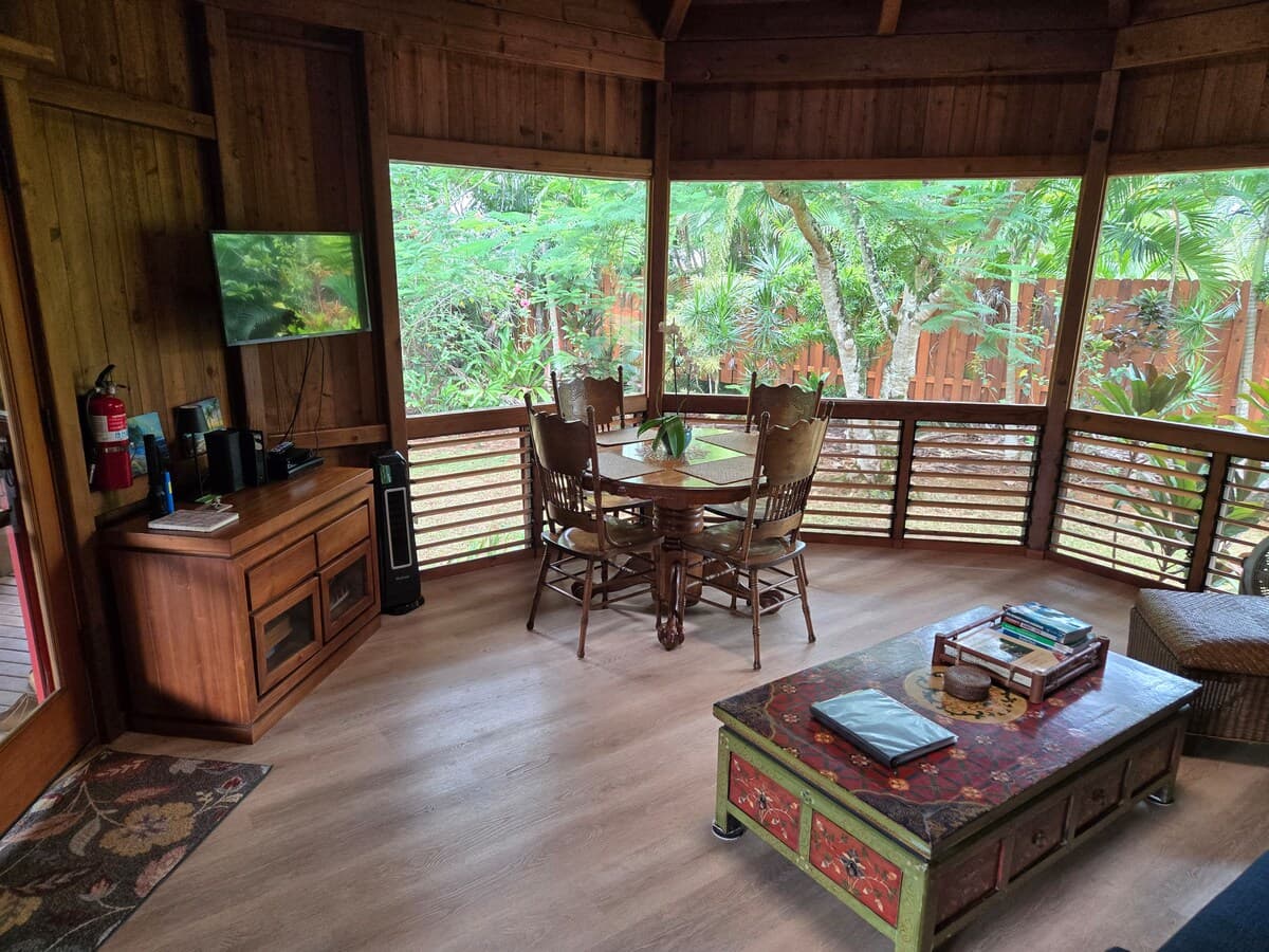 Private free-standing Cottage,Hot Tub,Walk 2 Beach - Photo 3