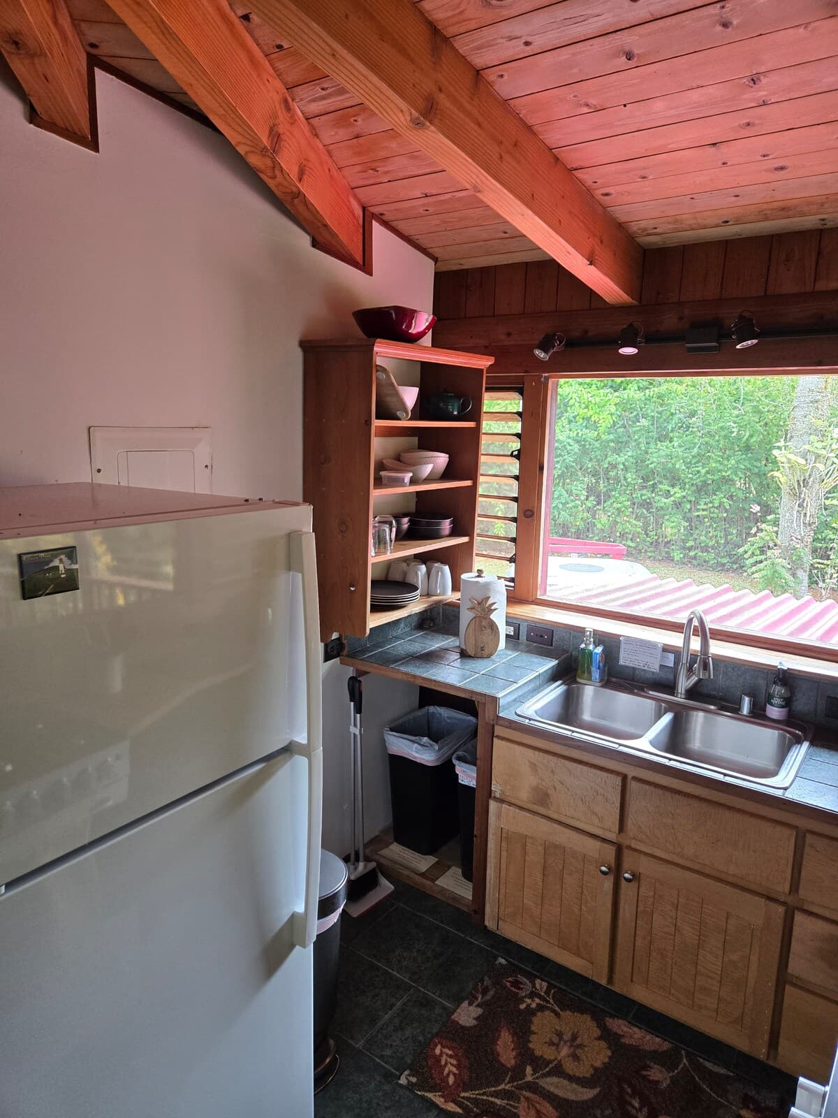 Private free-standing Cottage,Hot Tub,Walk 2 Beach - Photo 2