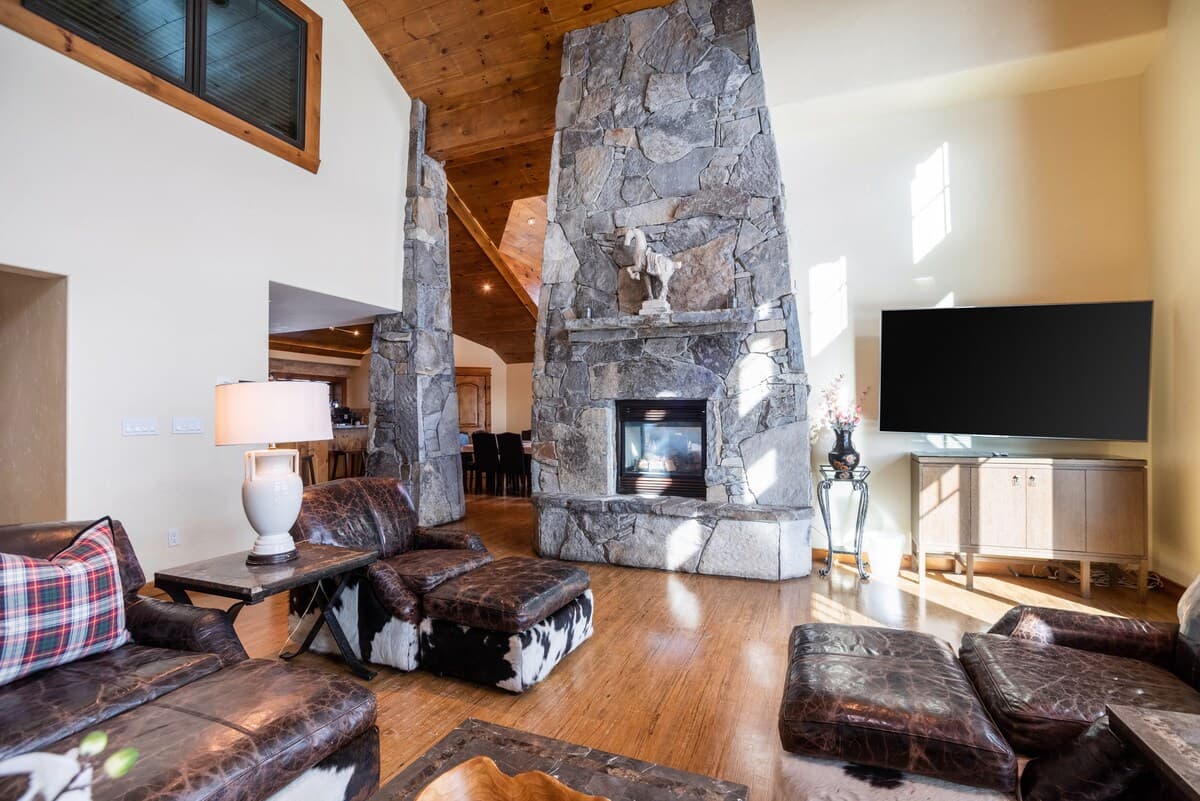 Luxury Villa with Spa, Sauna & Mountain Views - Photo 3