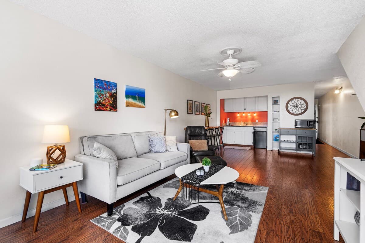 Condo in Kailua-Kona · ★4.96 · 3 bedrooms · 4 beds · 3 private baths - Photo 4