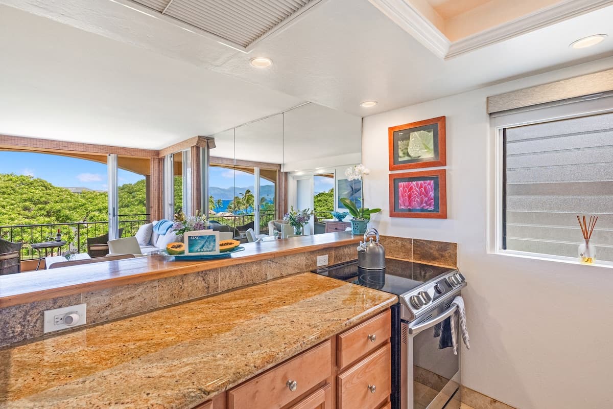 Condo in Lahaina · ★4.88 · 1 bedroom · 2 beds · 1 bath - Photo 5