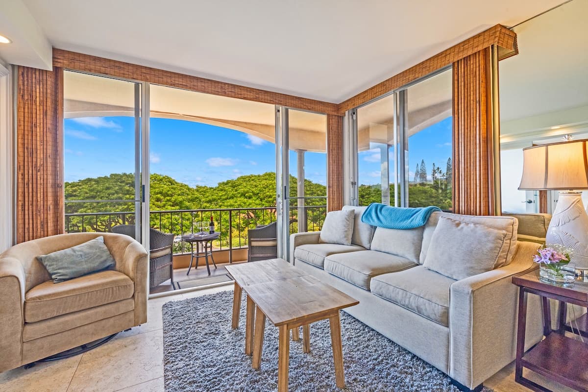 Condo in Lahaina · ★4.88 · 1 bedroom · 2 beds · 1 bath - Photo 1