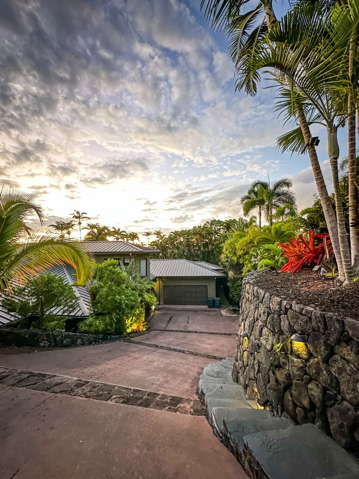 Home in Kailua-Kona · ★4.86 · 4 bedrooms · 4 beds · 3.5 baths - Photo 5