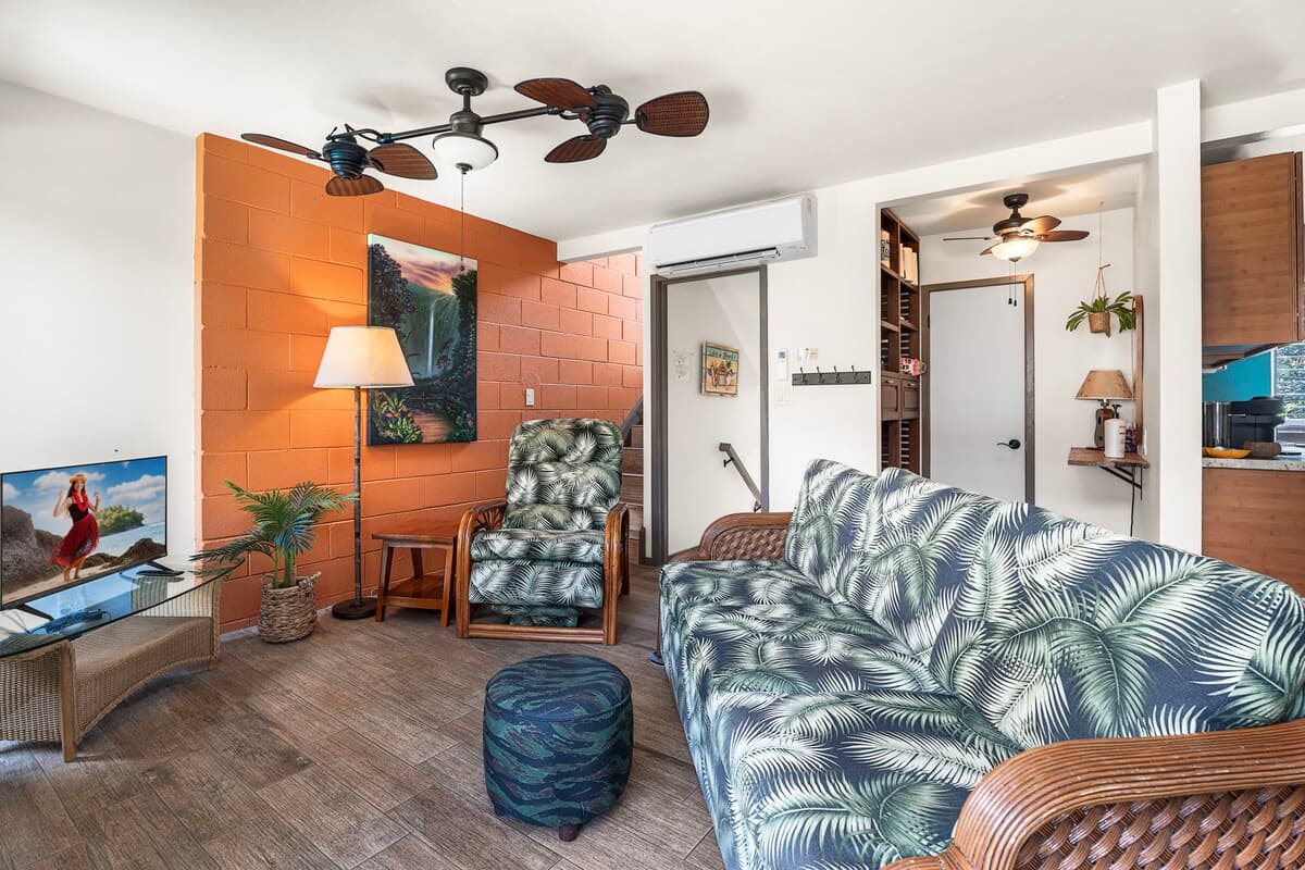 Condo in Kailua-Kona · ★4.89 · 1 bedroom · 2 beds · 1.5 private baths - Photo 5