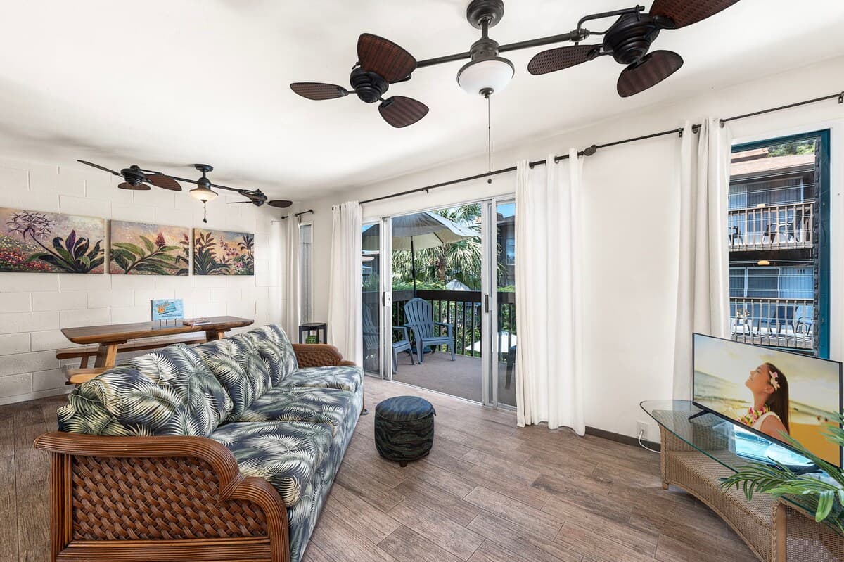 Condo in Kailua-Kona · ★4.89 · 1 bedroom · 2 beds · 1.5 private baths - Photo 2