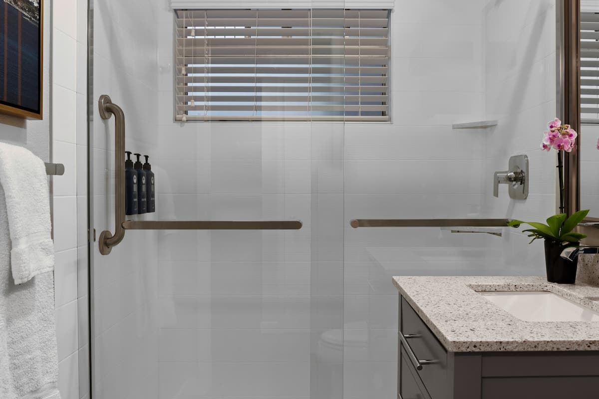 Fisherman's Wharf Suite w/ Kitchen & Beach Access - Photo 5