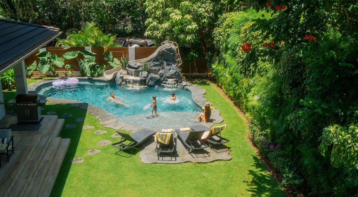 Home in Lahaina · ★5.0 · 7 bedrooms · 14 beds · 7 baths - Photo 1