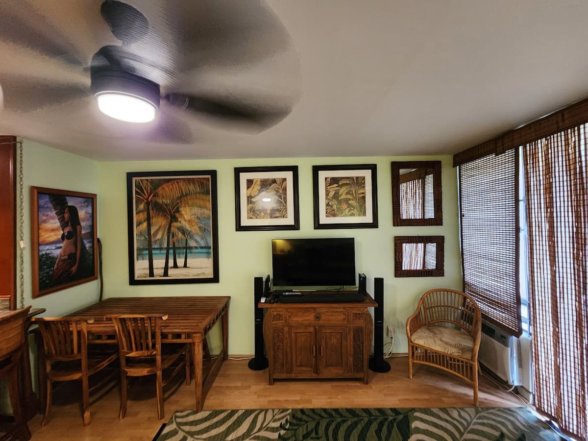 Condo in Kihei · ★4.84 · 1 bedroom · 2 beds · 1 bath - Photo 3
