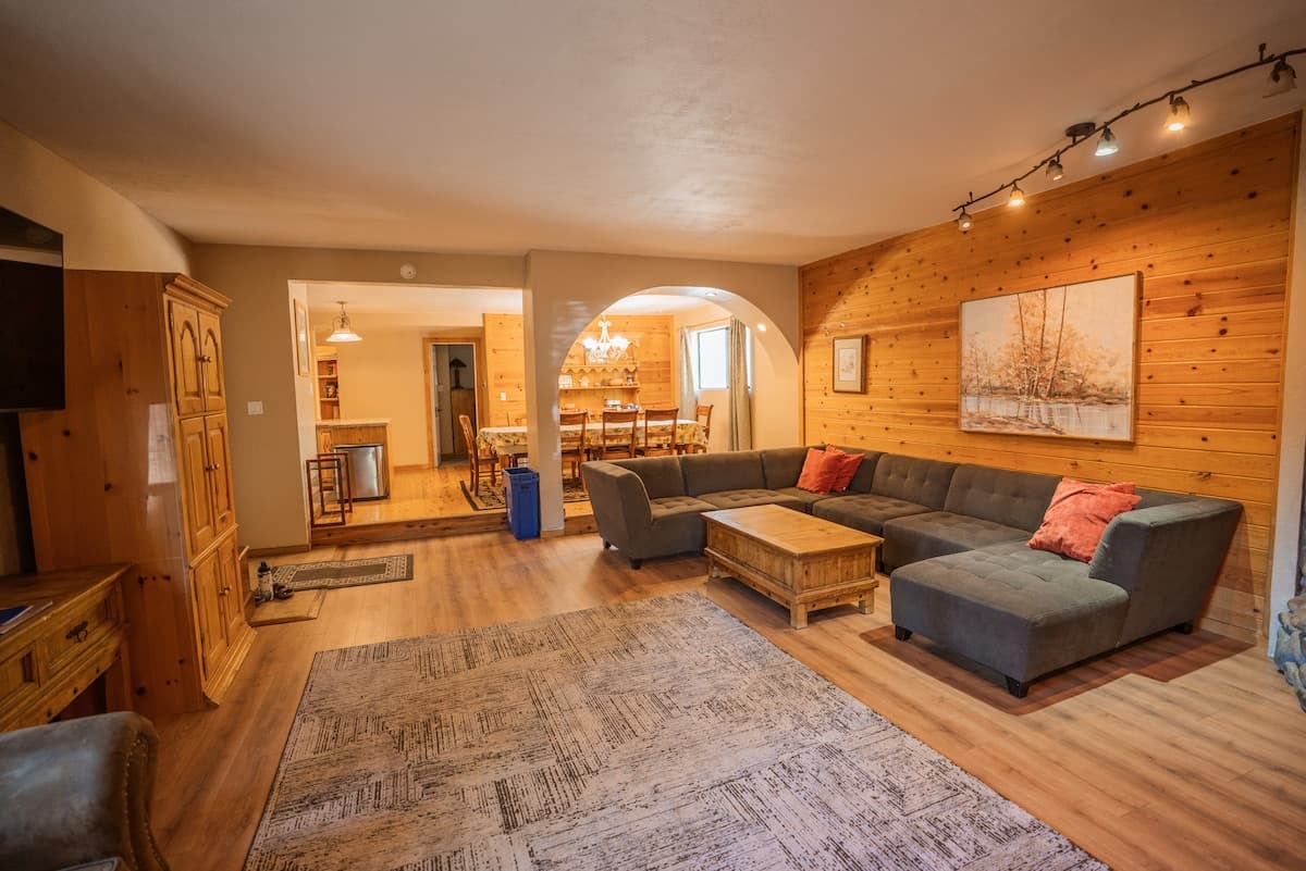 Alpine Retreat Near Beach, EV Charger, Fenced Yard - Photo 2