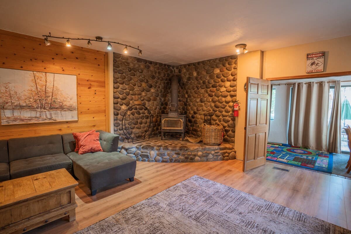 Alpine Retreat Near Beach, EV Charger, Fenced Yard - Photo 4