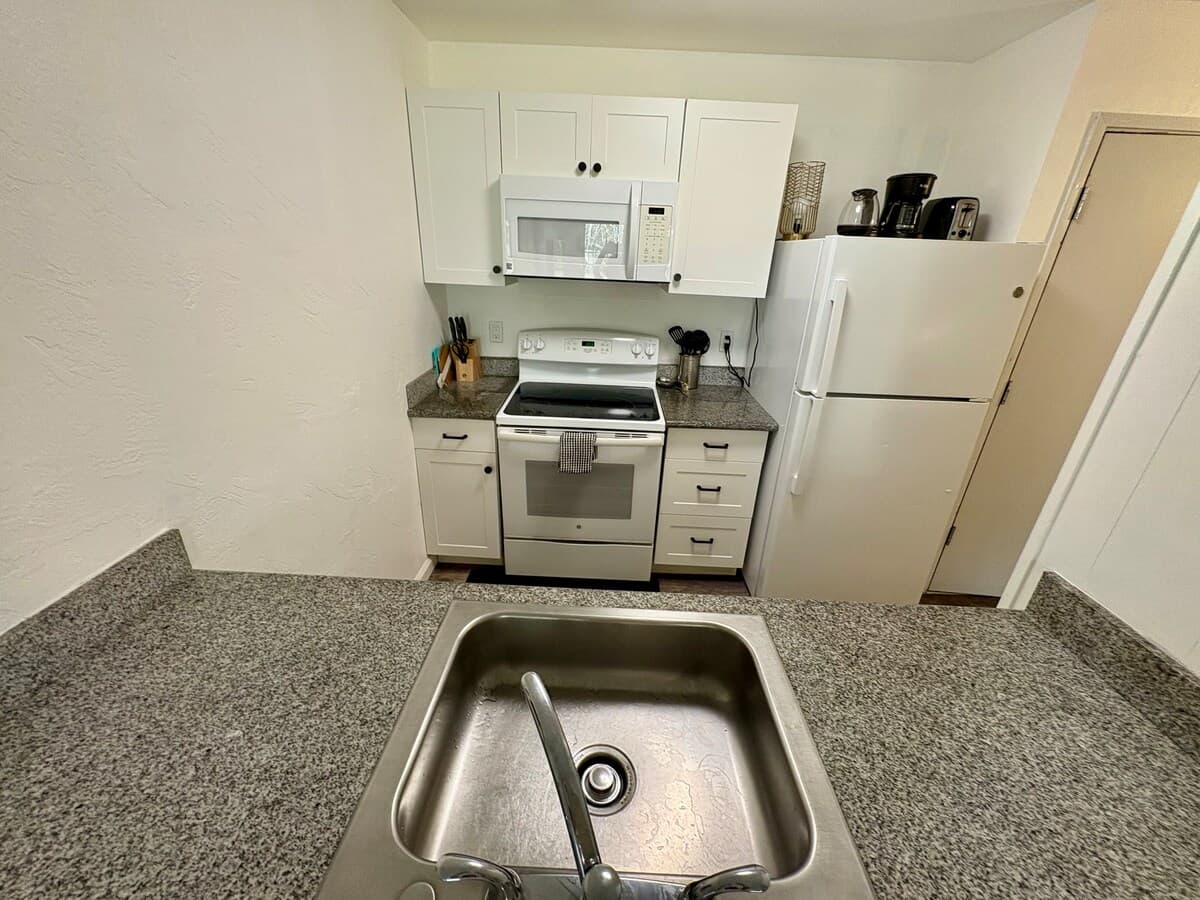 Condo in Kapaa · ★4.86 · 1 bedroom · 2 beds · 1 private bath - Photo 3