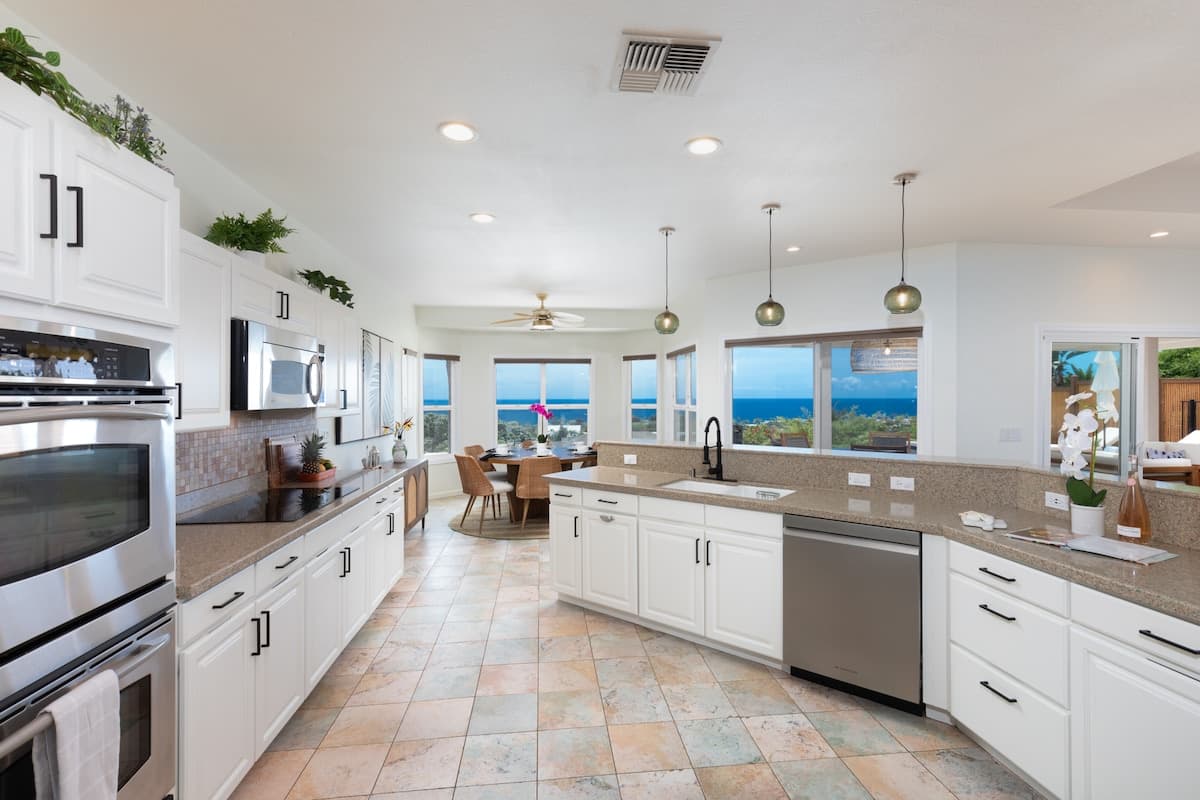 Home in Kailua-Kona · ★4.96 · 4 bedrooms · 6 beds · 2.5 baths - Photo 5