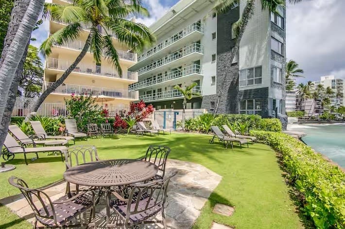 Condo in Honolulu · ★4.82 · 1 bedroom · 1 bed · 1 private bath - Photo 4