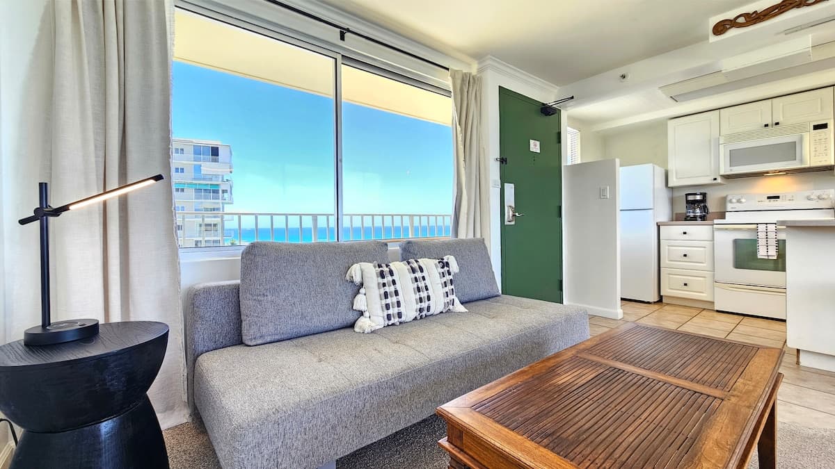 Condo in Honolulu · ★4.67 · 1 bedroom · 2 beds · 1 private bath - Photo 1