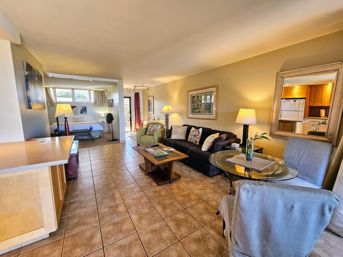 Condo in Lahaina · ★4.78 · 1 bedroom · 1 bed · 1 bath - Photo 2
