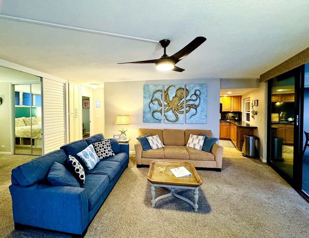 Condo in Lahaina · ★4.92 · 2 bedrooms · 3 beds · 2 shared baths - Photo 3