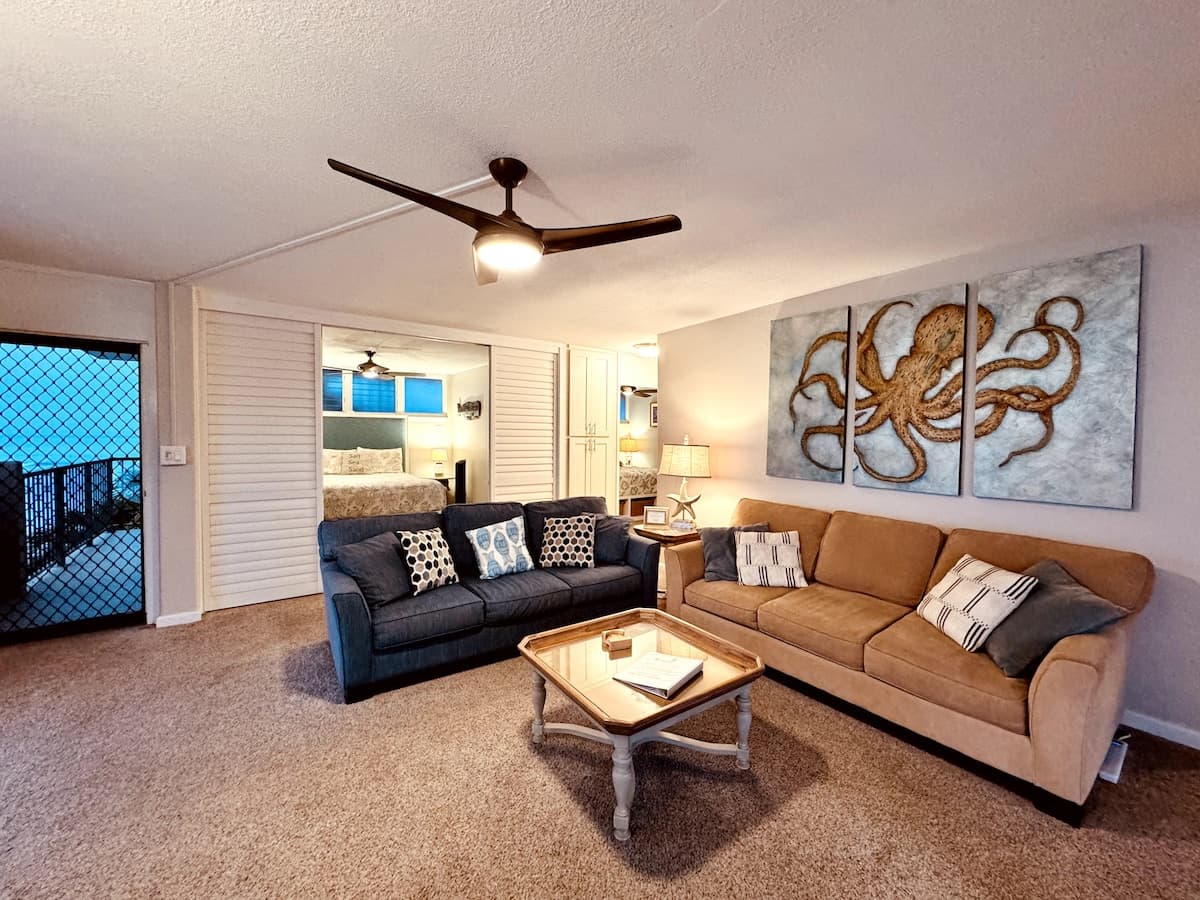 Condo in Lahaina · ★4.92 · 2 bedrooms · 3 beds · 2 shared baths - Photo 4