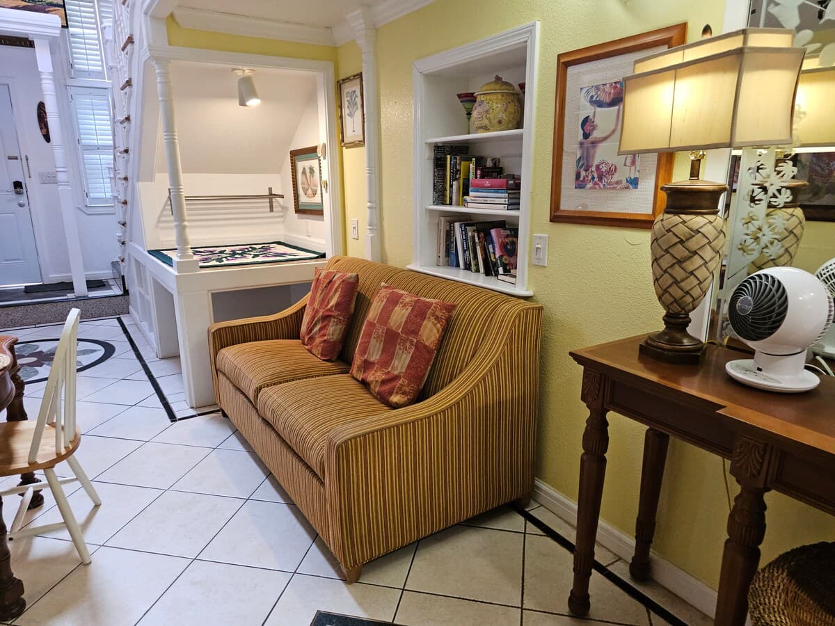 ♥ Stylish Spacious 1BR 2 floor Loft close to beach - Photo 4