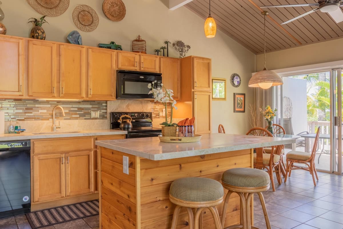 Condo in Kailua-Kona · ★4.85 · 1 bedroom · 1 bed · 1 bath - Photo 3