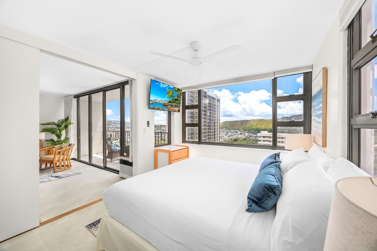 Condo in Honolulu · ★4.85 · 1 bedroom · 2 beds · 1 private bath - Photo 1