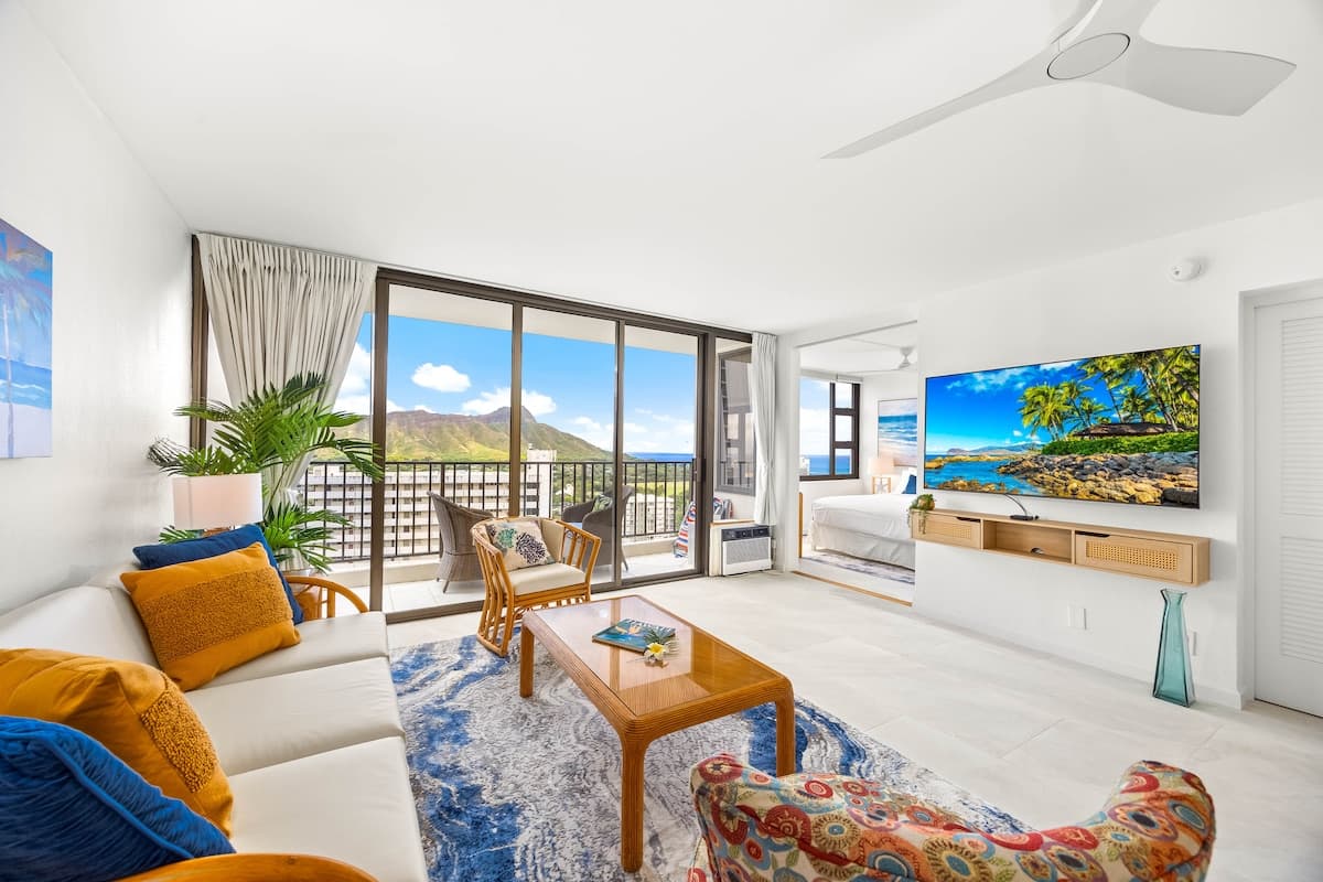 Condo in Honolulu · ★4.85 · 1 bedroom · 2 beds · 1 private bath - Photo 2