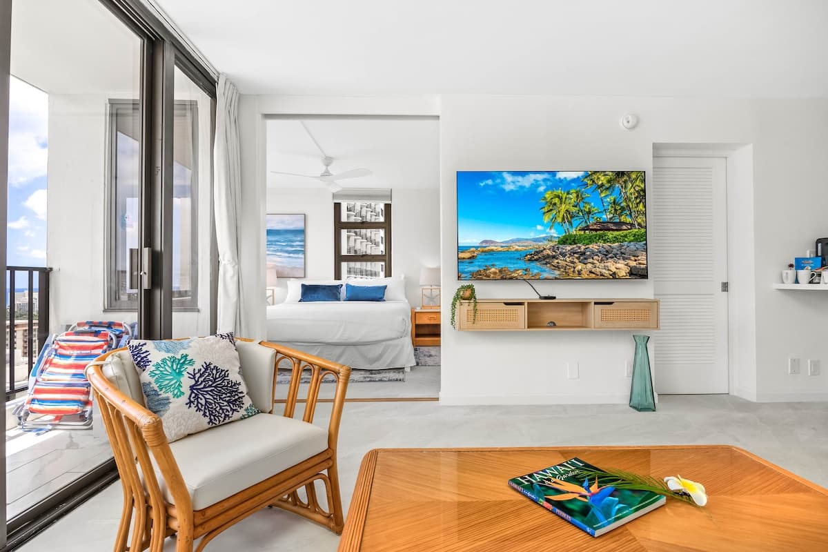 Condo in Honolulu · ★4.85 · 1 bedroom · 2 beds · 1 private bath - Photo 3