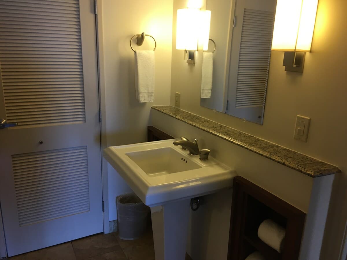 Condo in Lahaina · ★4.72 · 1 bedroom · 2 beds · 1 shared bath - Photo 5