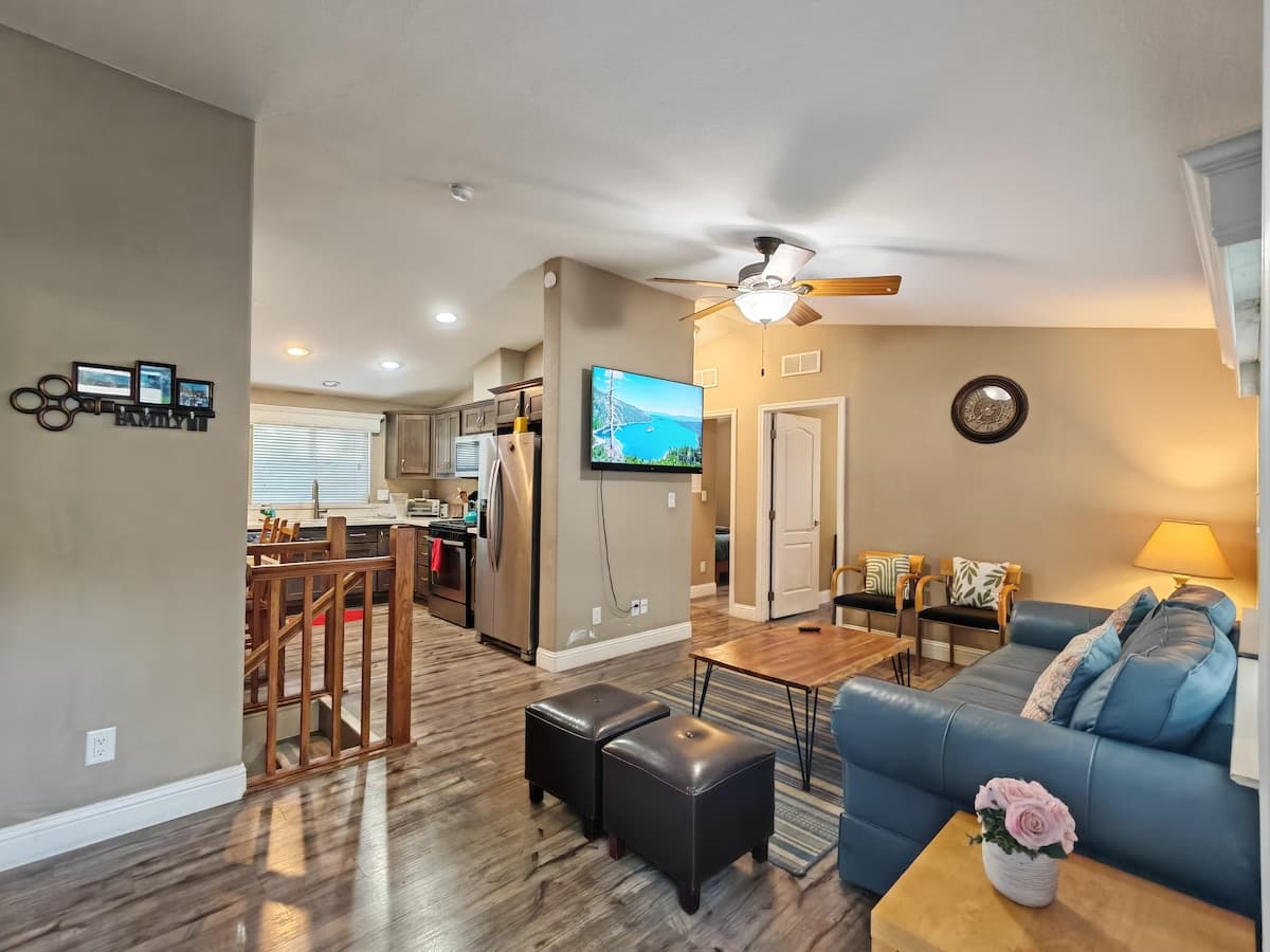 Modern Townhouse with AC, Walk to Heavenly & Lake - Photo 4