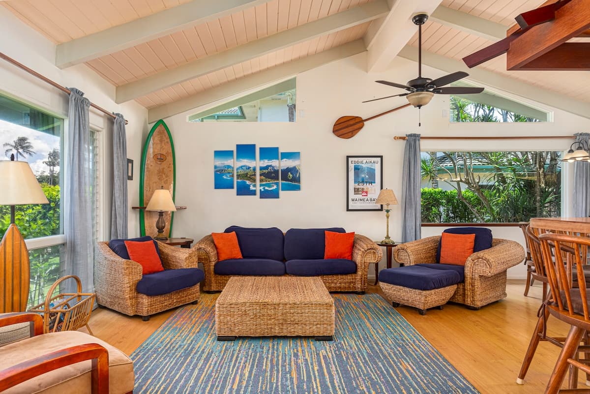 Private, 2 bdr Hawaiiana Charmer ~ Bonus Room avl - Photo 3