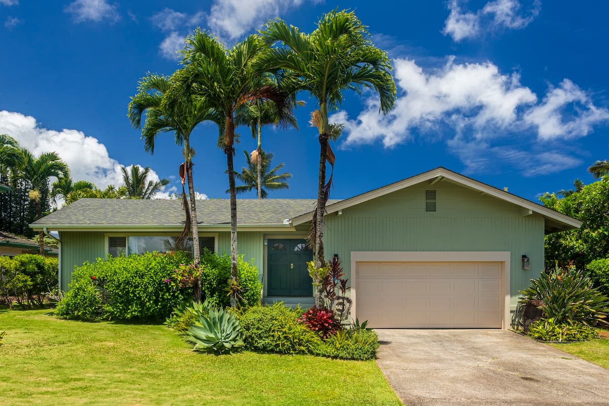 Private, 2 bdr Hawaiiana Charmer ~ Bonus Room avl - Photo 1