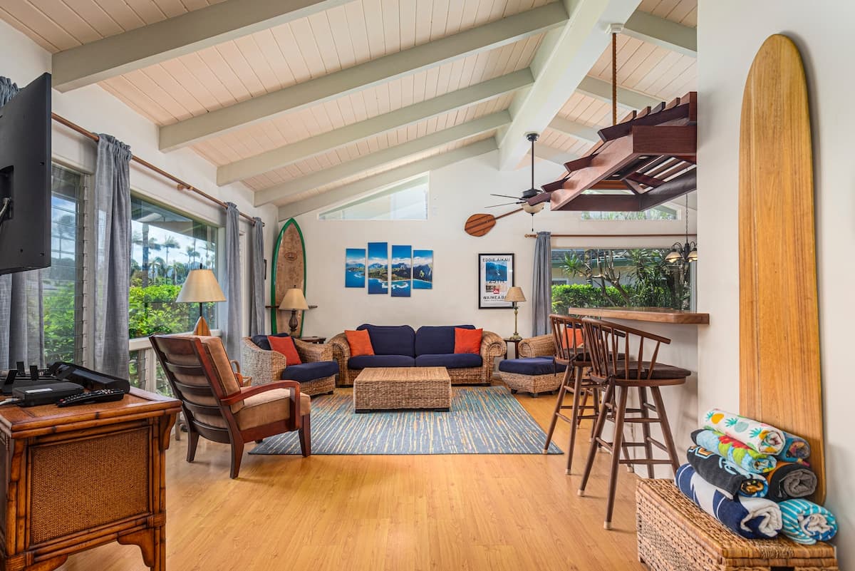 Private, 2 bdr Hawaiiana Charmer ~ Bonus Room avl - Photo 4