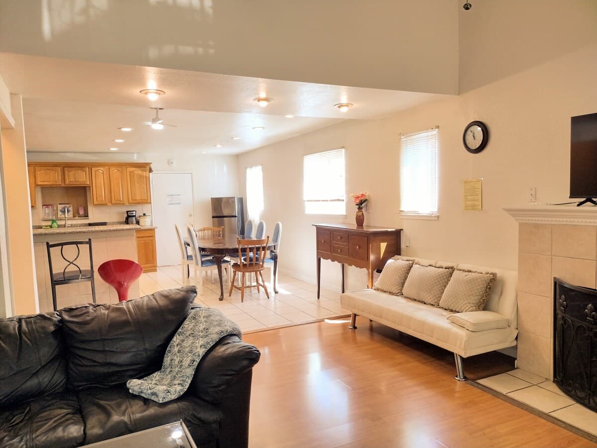 2-Story Home Near Oakland Airport, 4BR/2BA - Photo 5