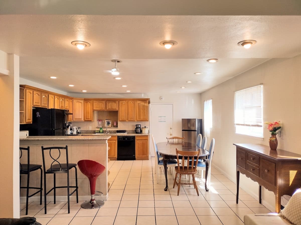 2-Story Home Near Oakland Airport, 4BR/2BA - Photo 2
