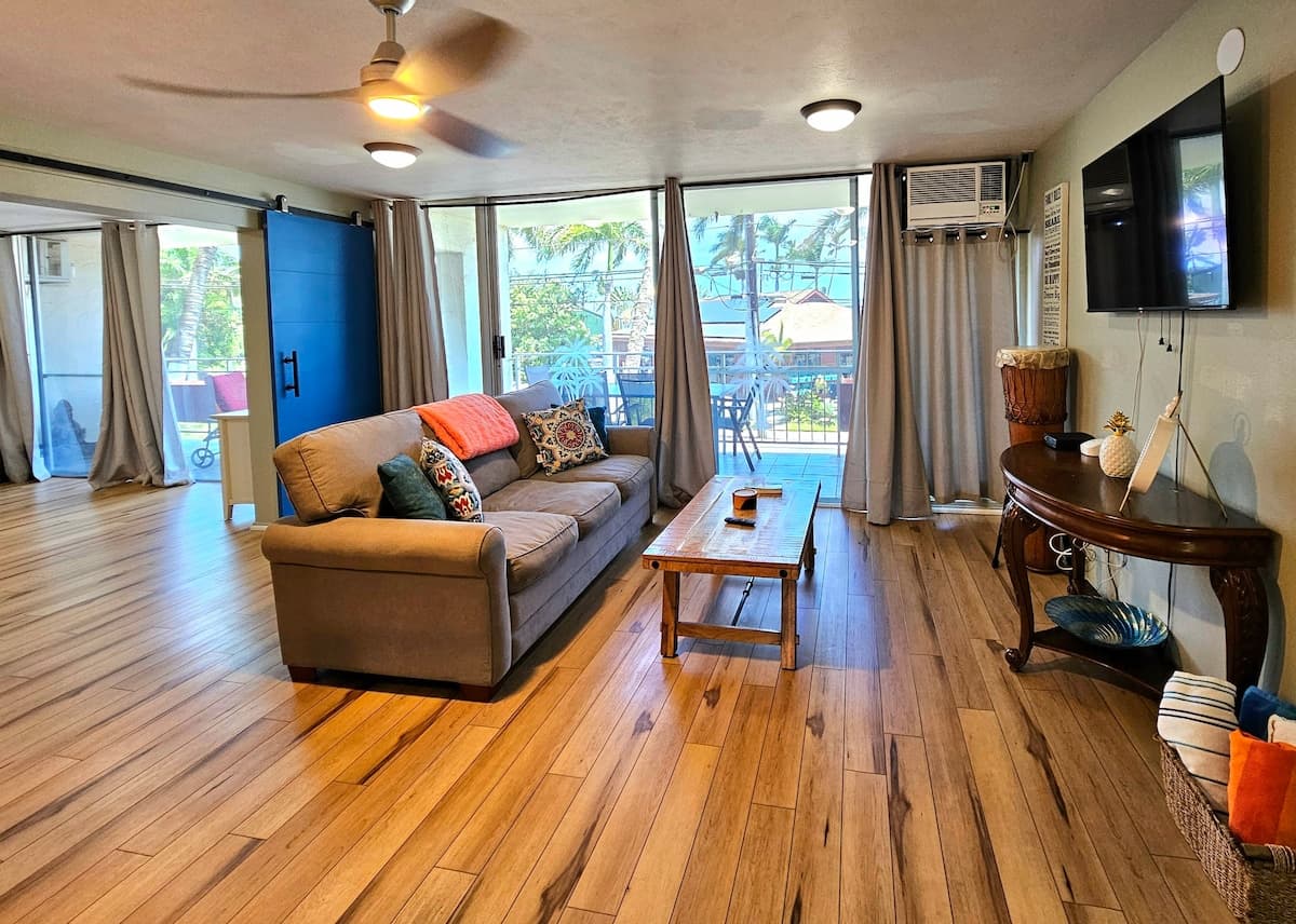 Condo in Kihei · ★4.88 · 1 bedroom · 2 beds · 1 private bath - Photo 2