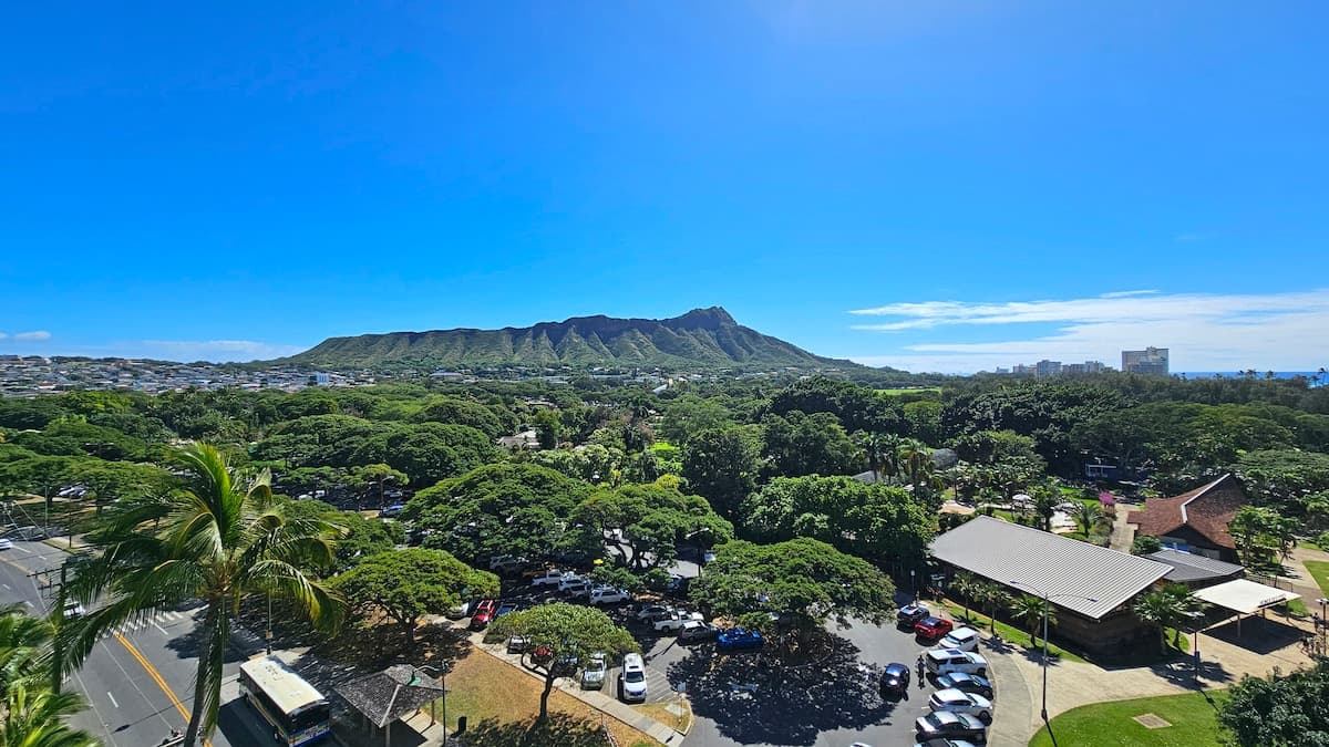 Condo in Honolulu · ★4.77 · Studio · 1 bed · 1 private bath - Photo 2