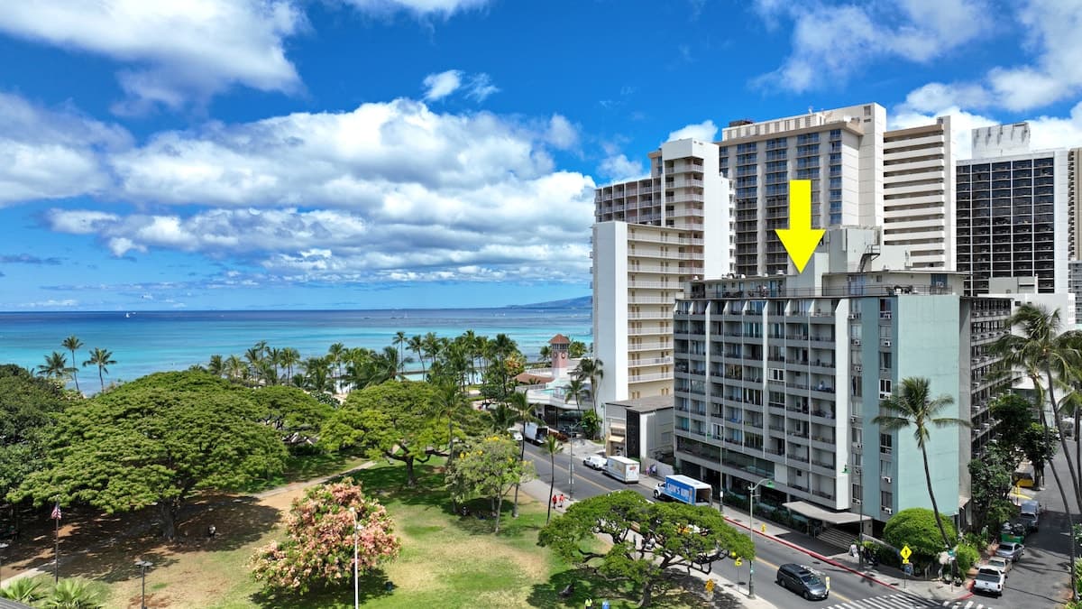 Condo in Honolulu · ★4.77 · Studio · 1 bed · 1 private bath - Photo 3