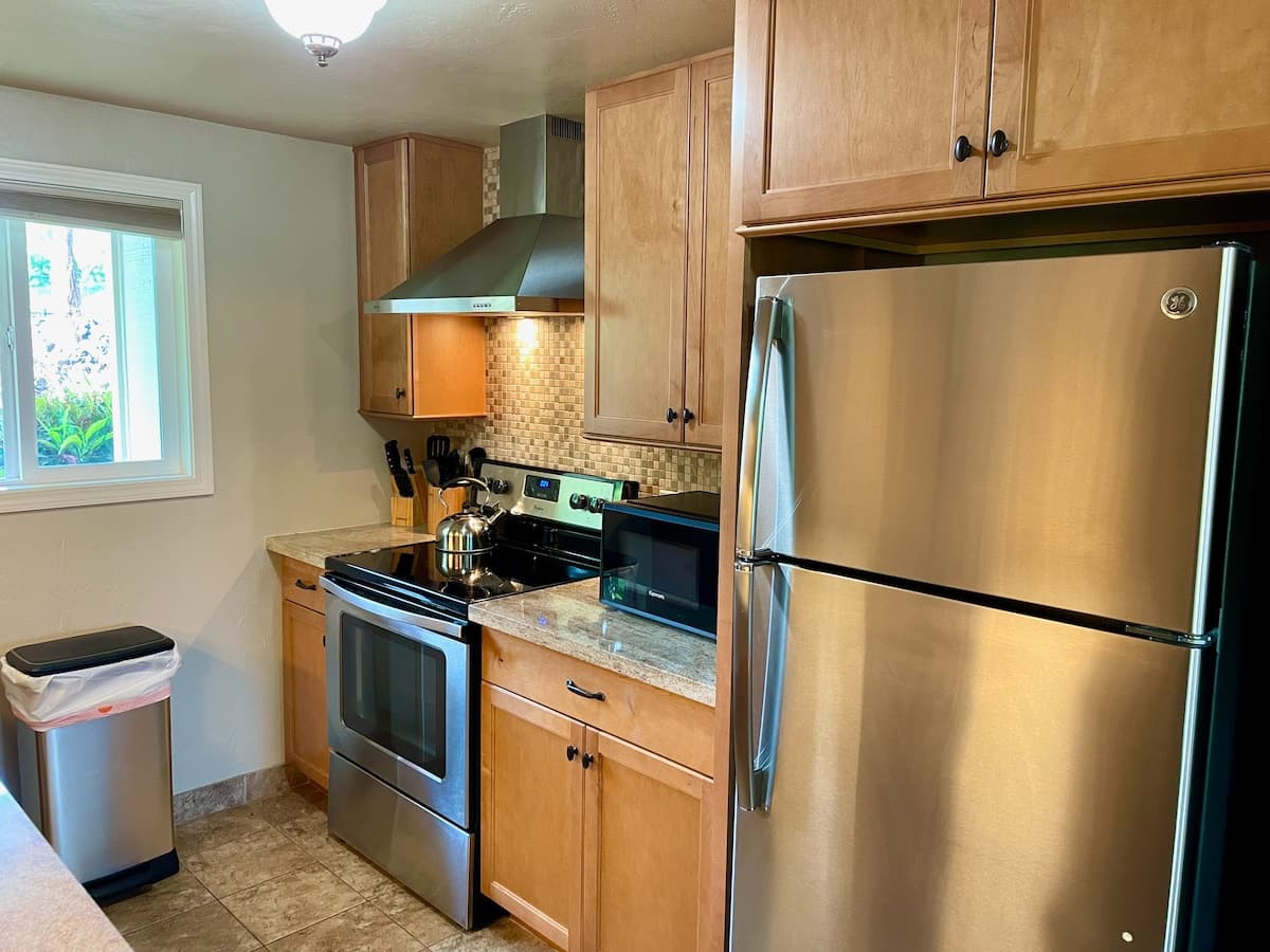 Condo in Kailua-Kona · ★4.96 · 2 bedrooms · 4 beds · 2 private baths - Photo 4