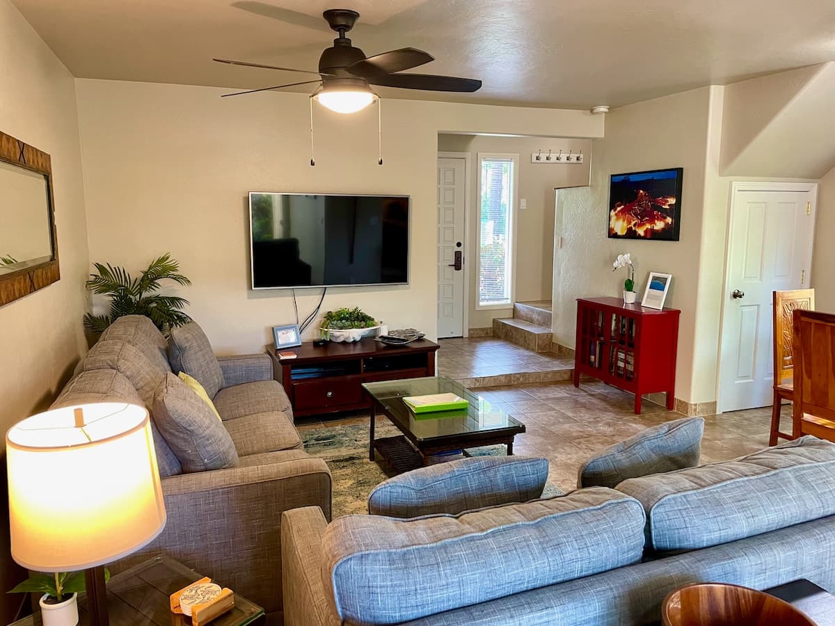 Condo in Kailua-Kona · ★4.96 · 2 bedrooms · 4 beds · 2 private baths - Photo 2
