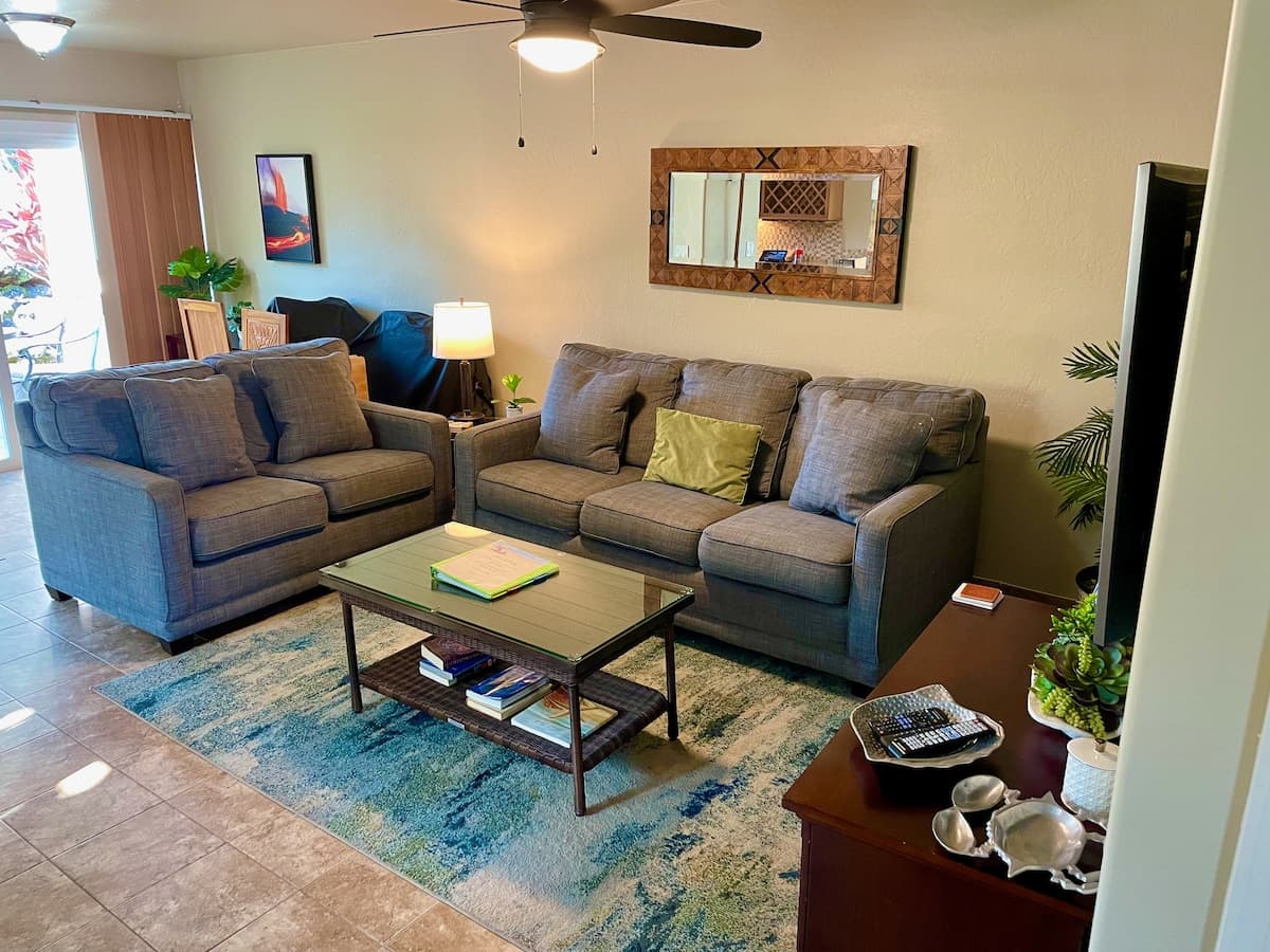 Condo in Kailua-Kona · ★4.96 · 2 bedrooms · 4 beds · 2 private baths - Photo 3