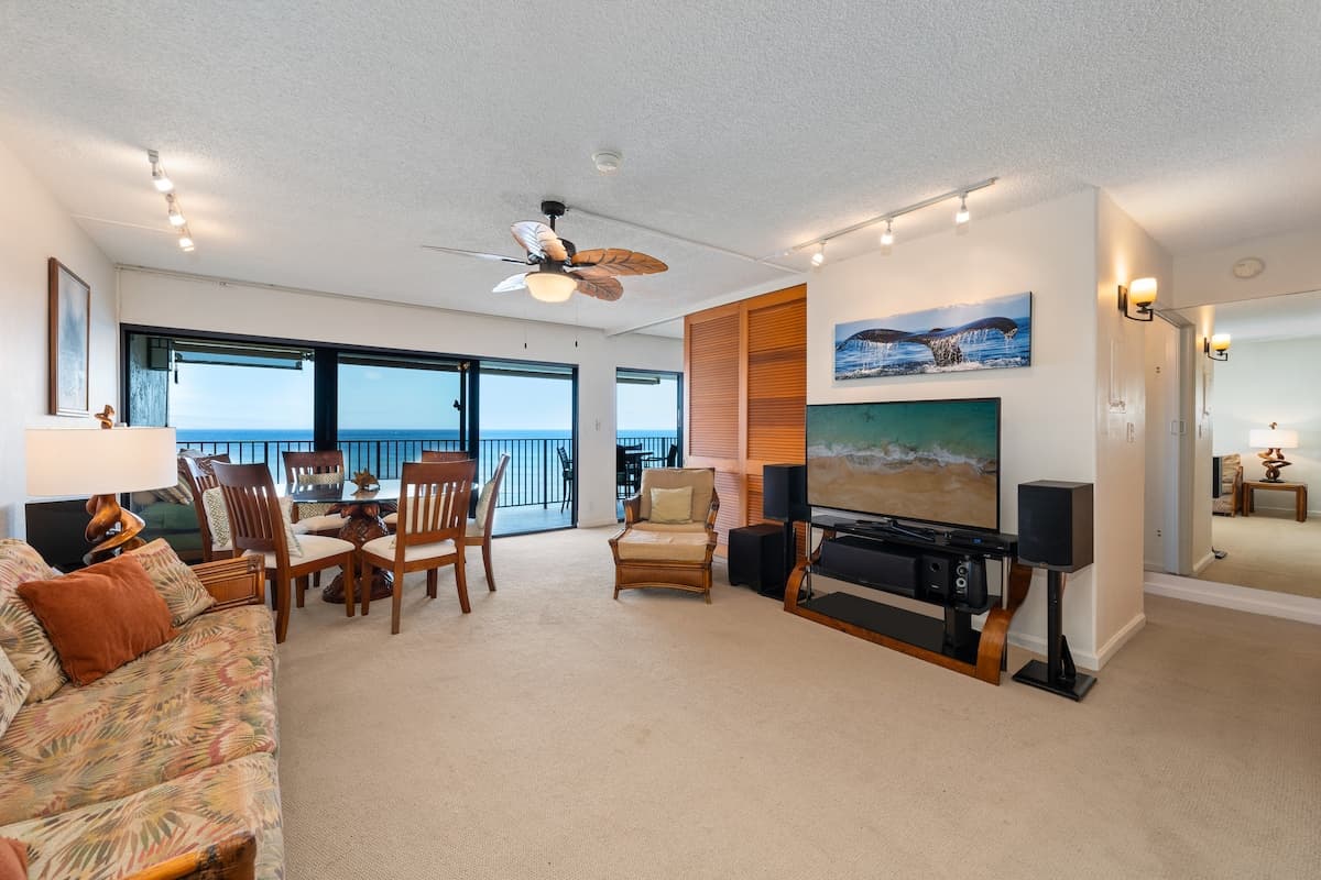 Condo in Lahaina · ★4.8 · 2 bedrooms · 4 beds · 2 baths - Photo 3