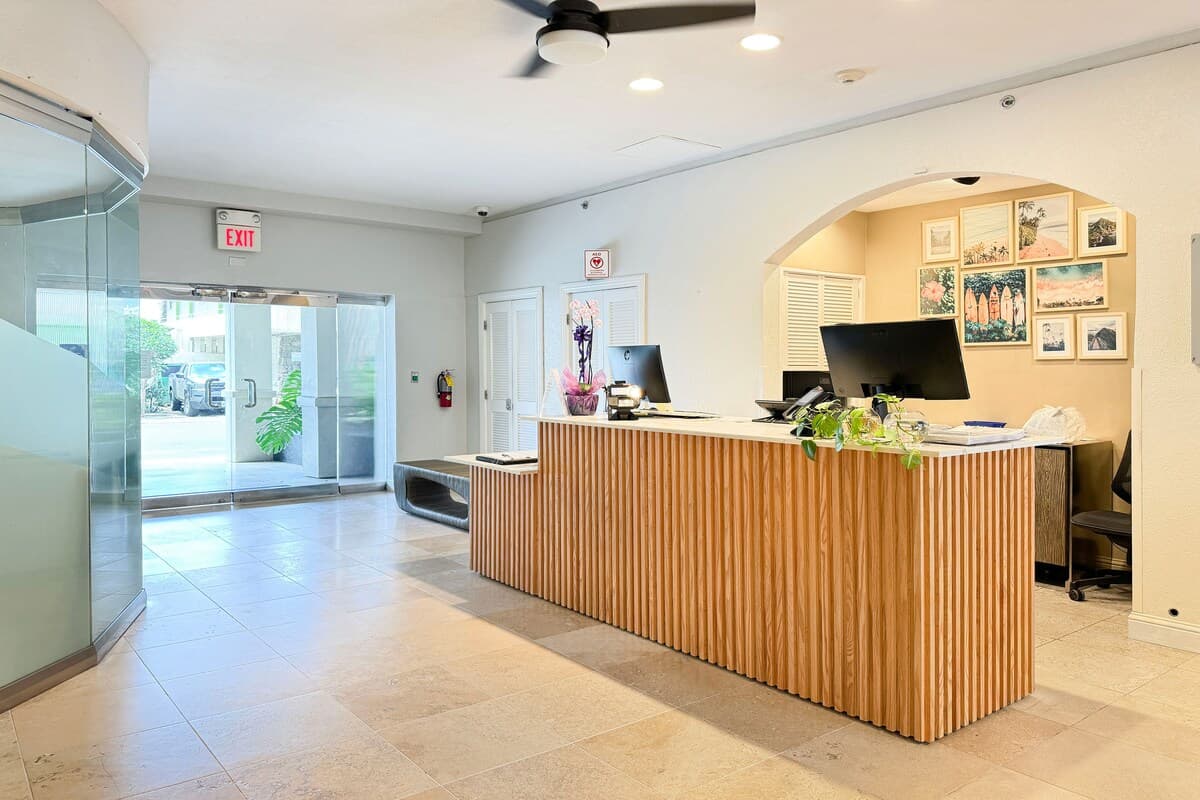 Condo in Honolulu · ★4.73 · 2 bedrooms · 4 beds · 1 private bath - Photo 3