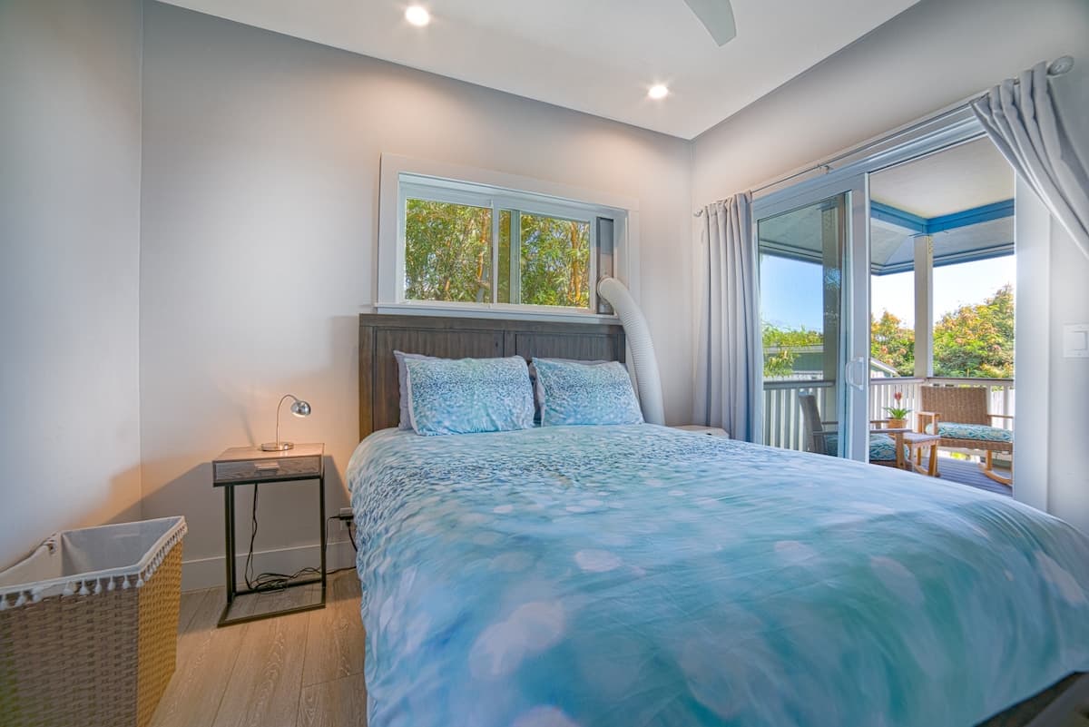 NEW 2/2 Beautiful Modern beach Chic Oasis with AC - Photo 3
