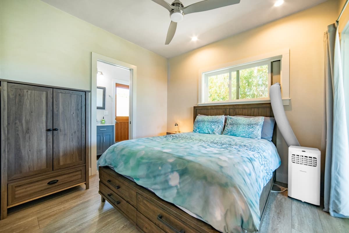 NEW 2/2 Beautiful Modern beach Chic Oasis with AC - Photo 4