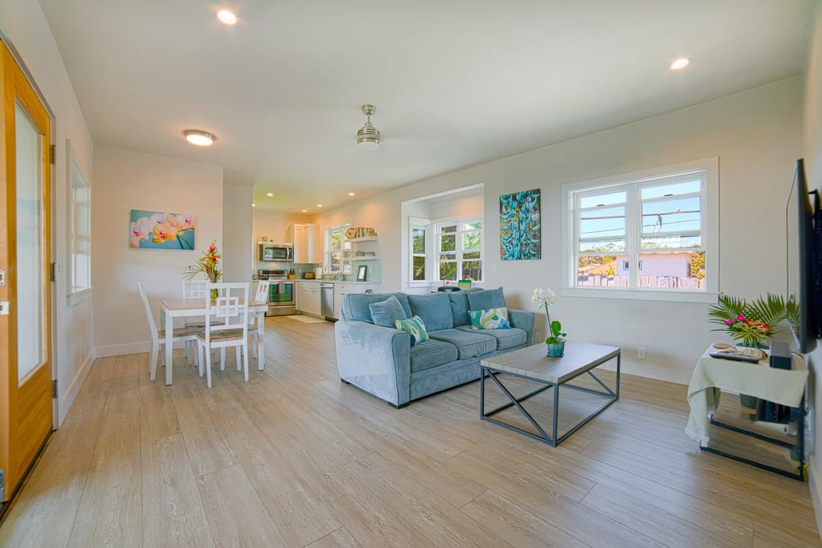 NEW 2/2 Beautiful Modern beach Chic Oasis with AC - Photo 2